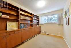 6718 Larch Court SW Calgary