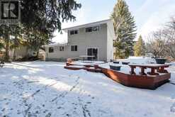 6718 Larch Court SW Calgary