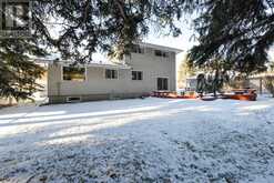 6718 Larch Court SW Calgary