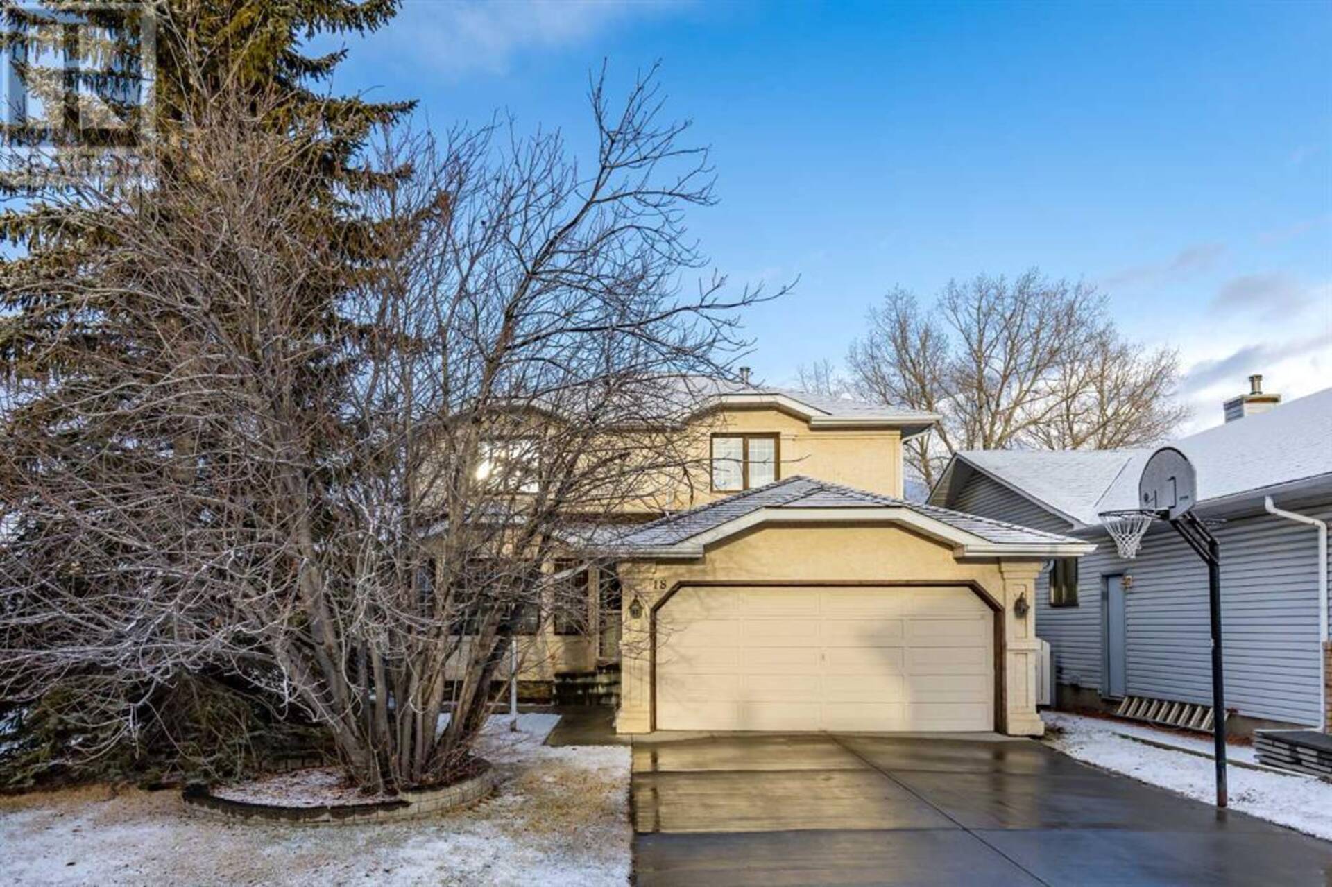 18 Sandalwood Heights NW Calgary