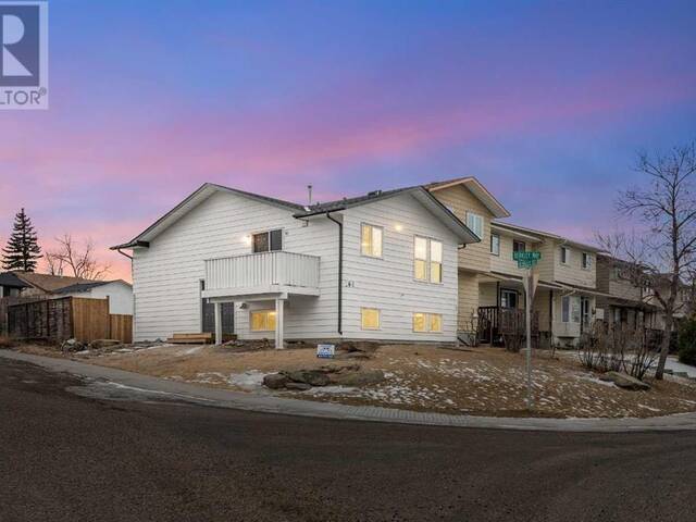 160 Berkley Way NW Calgary