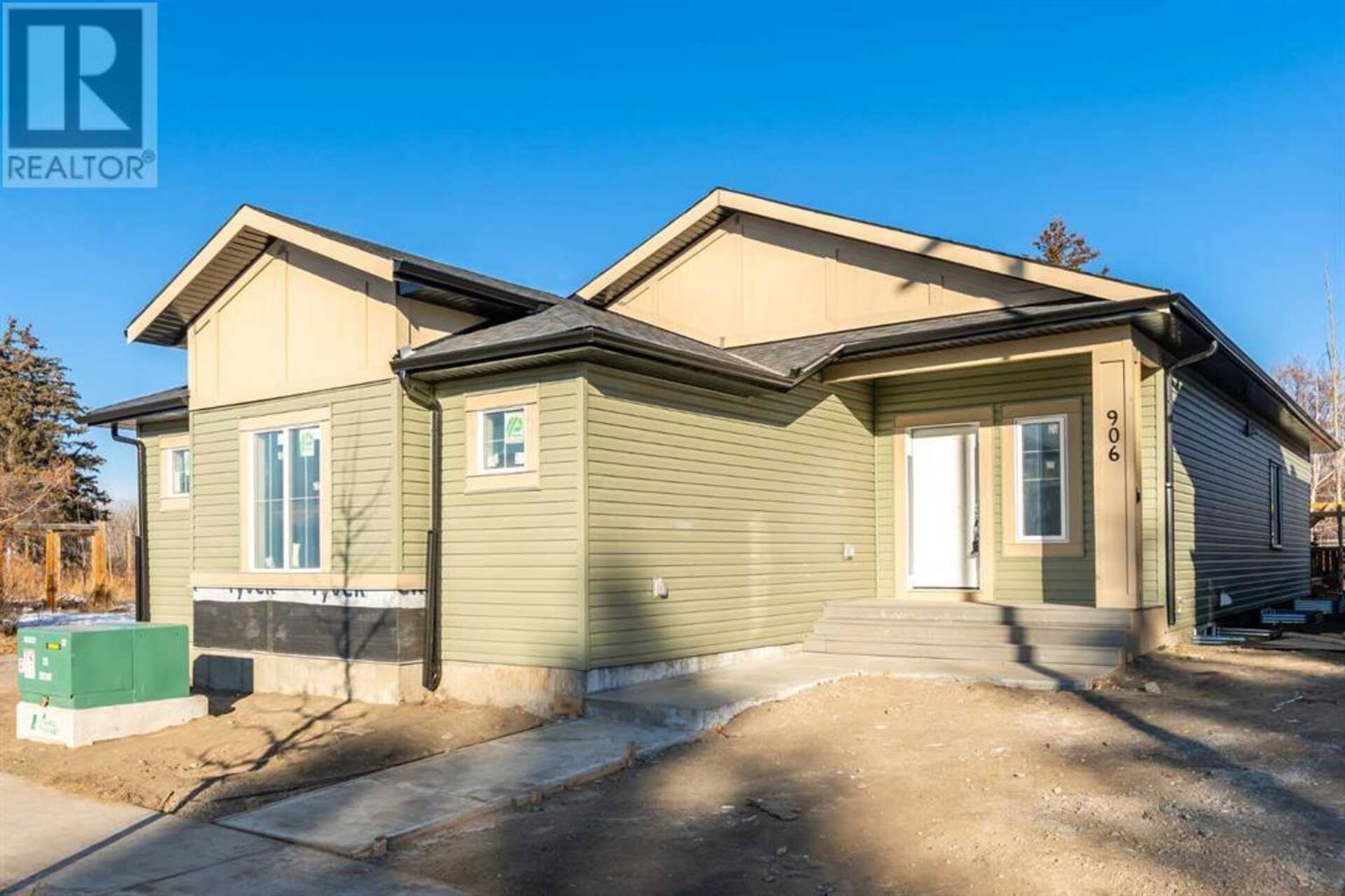 906 Macleod Trail SW High River