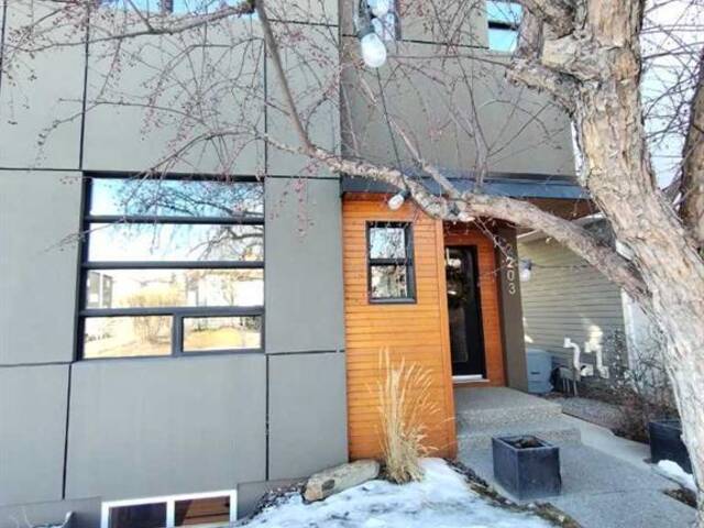 2203 32 Avenue SW Calgary