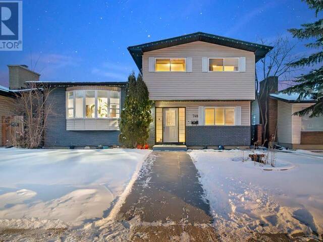 748 Rundleridge Drive NE Calgary