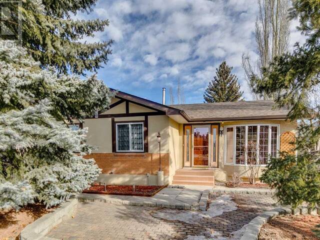 636 Acadia Drive SE Calgary