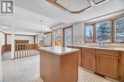 206 Woodbriar Circle SW Calgary