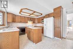 206 Woodbriar Circle SW Calgary