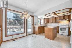 206 Woodbriar Circle SW Calgary