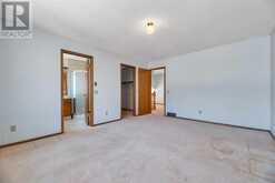 206 Woodbriar Circle SW Calgary