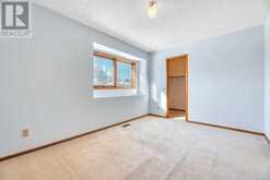 206 Woodbriar Circle SW Calgary