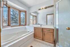 206 Woodbriar Circle SW Calgary