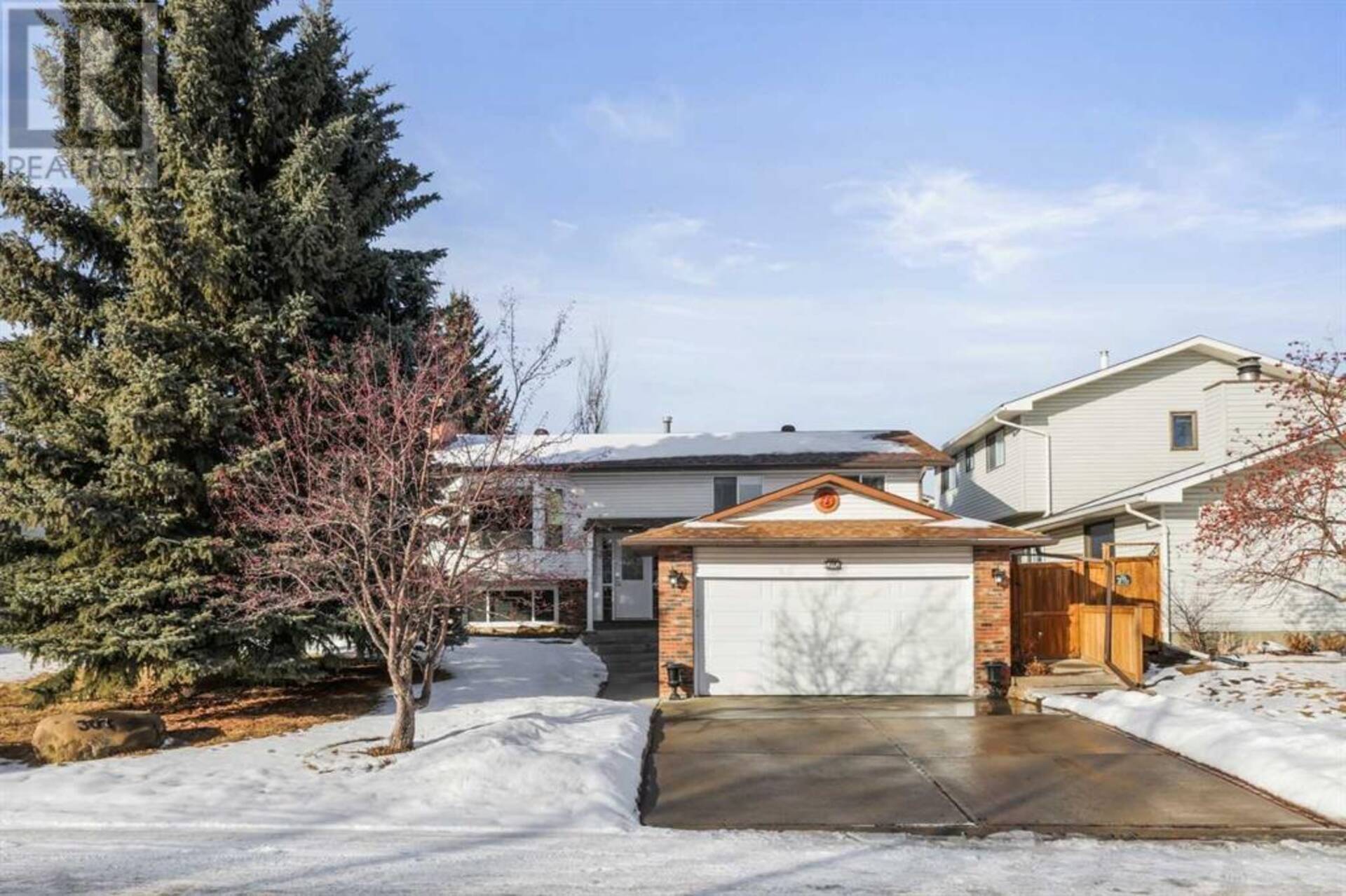 307 Woodside Bay SW Calgary