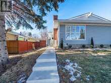 211 Silver Mead Crescent NW Calgary