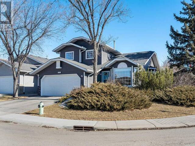 604 Meadowbrook Bay SE Airdrie Alberta