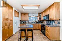 152 Hendon Drive NW Calgary