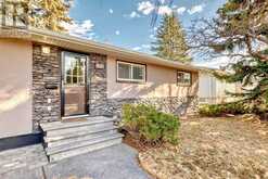 152 Hendon Drive NW Calgary