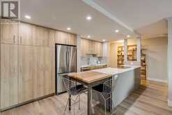 714, 738 3 Avenue SW Calgary