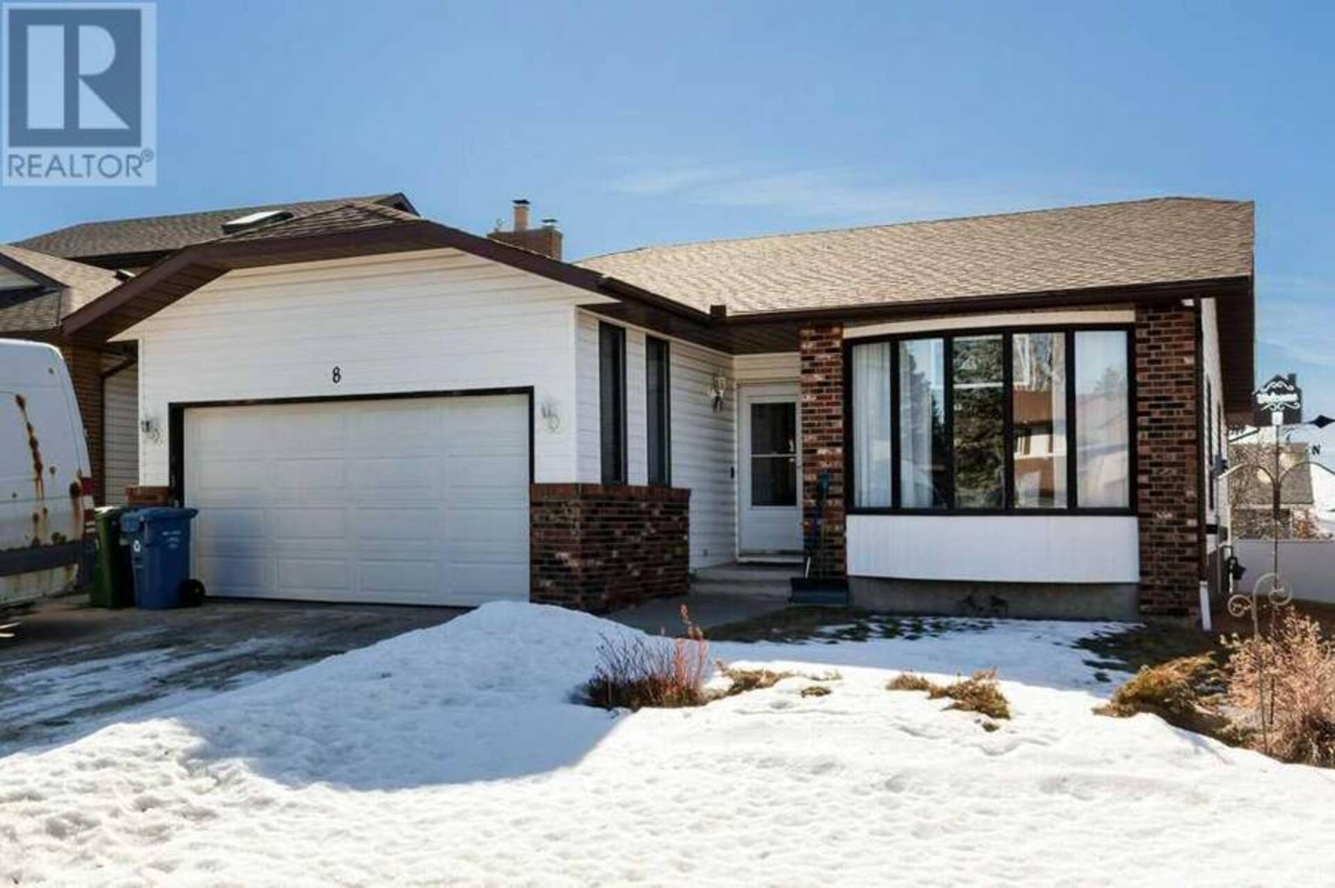 8 Edgeland Bay NW Calgary