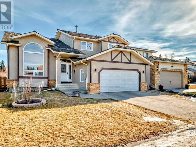 190 Woodbriar Circle SW Calgary