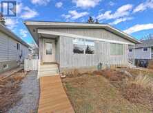 120 7 Avenue SE High River