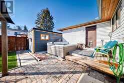 484 Queen Charlotte Road SE Calgary