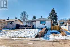 484 Queen Charlotte Road SE Calgary