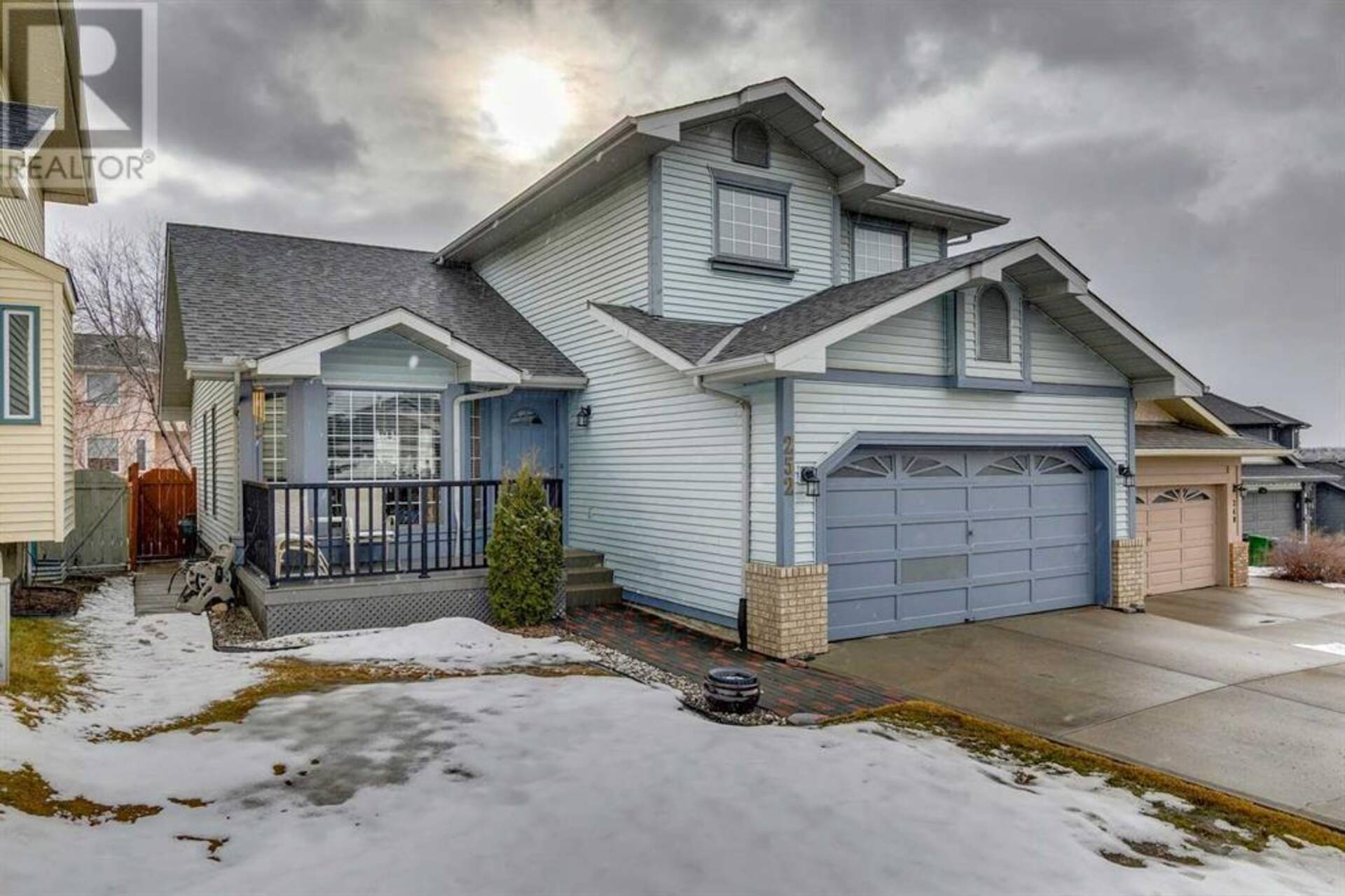 252 Douglas Woods Drive SE Calgary