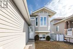 555 Stonegate Way NW Airdrie