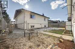 1852 Meadowbrook Drive SE Airdrie