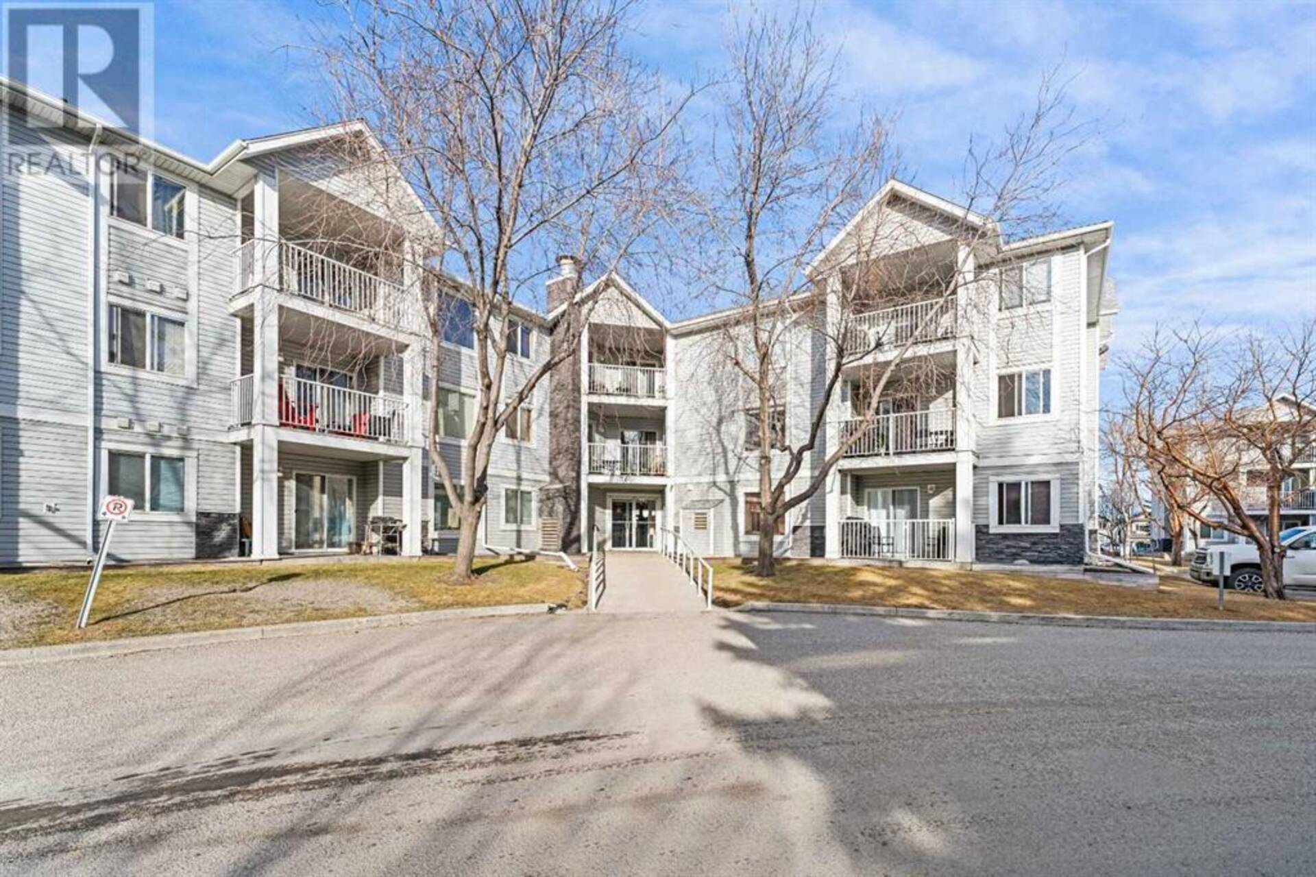 204, 3204 Valleyview Park SE Calgary