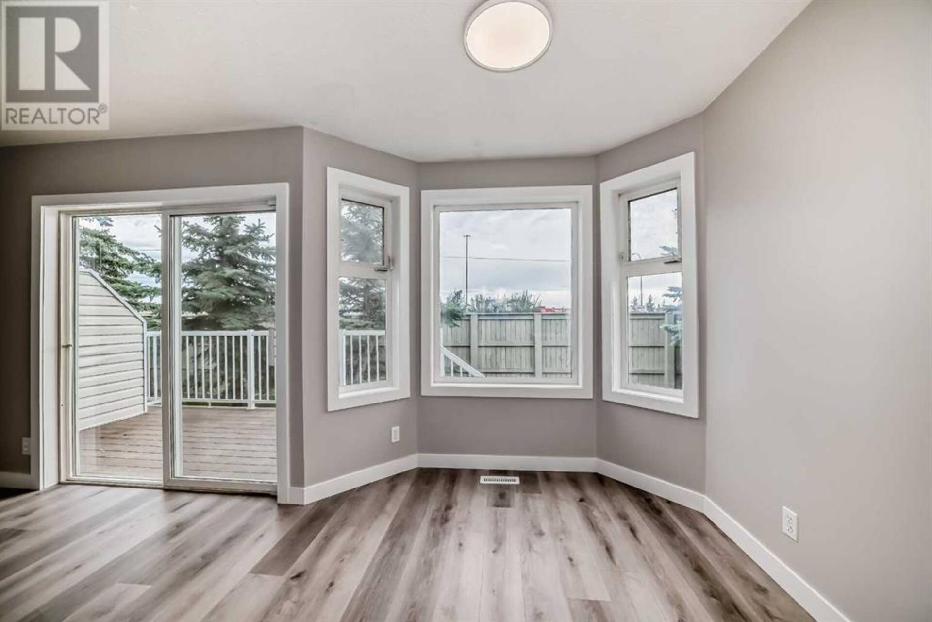 5, 567 Edmonton Trail NE Airdrie