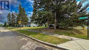 202 2nd Ave NE Sundre