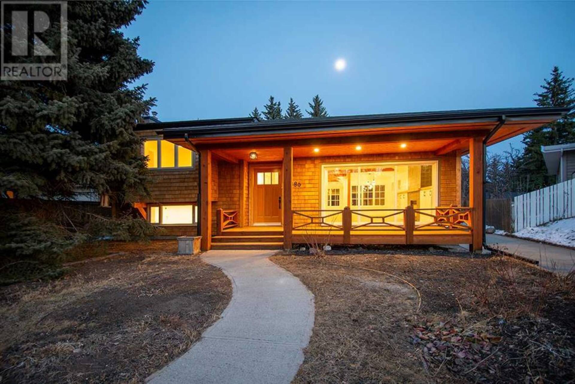 386 Wildwood Drive SW Calgary