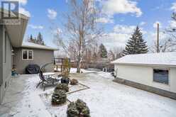 16 MEADOWLARK Crescent SW Calgary