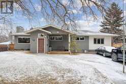 16 MEADOWLARK Crescent SW Calgary