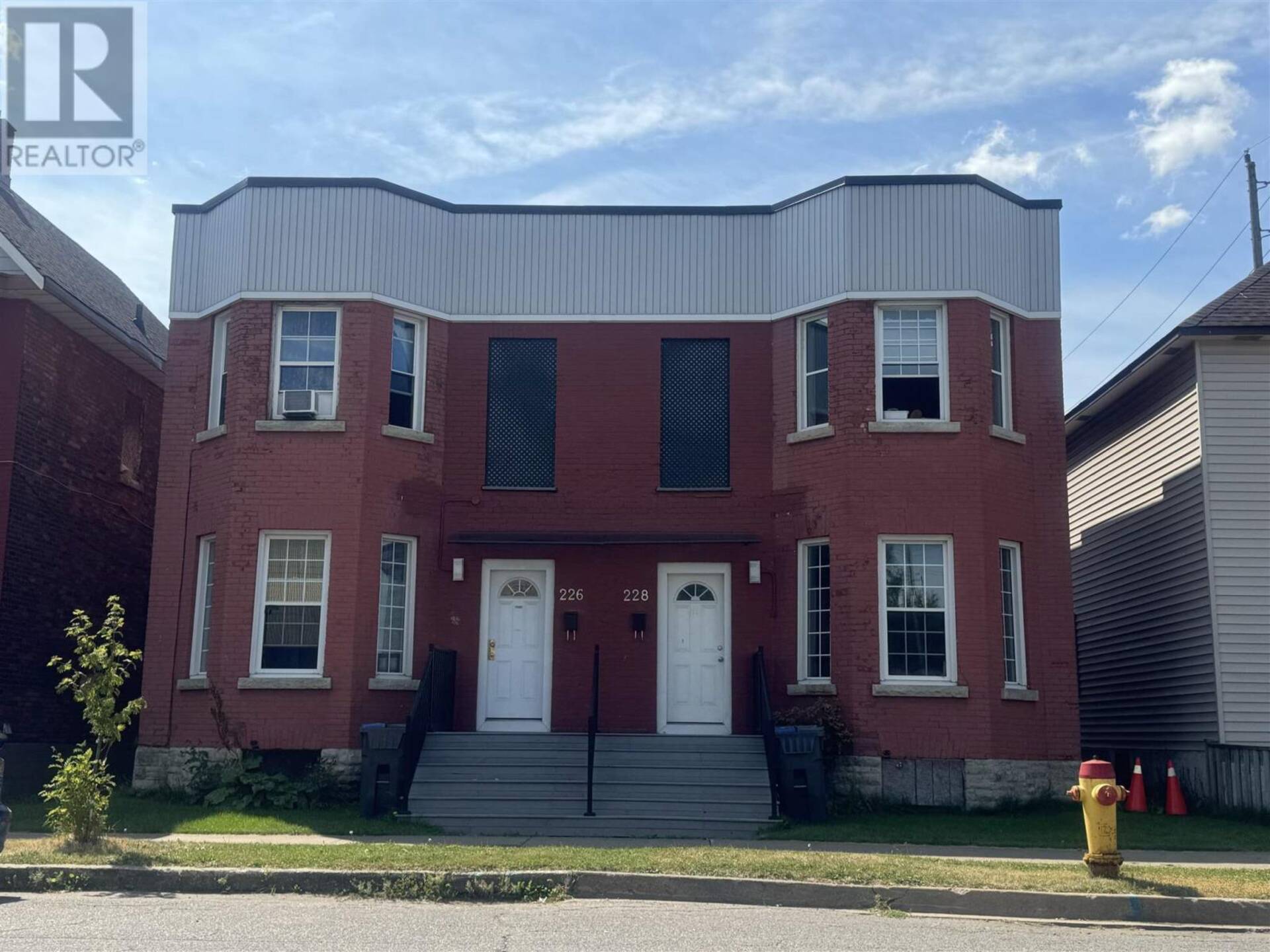 226-228 Cumming ST Thunder Bay