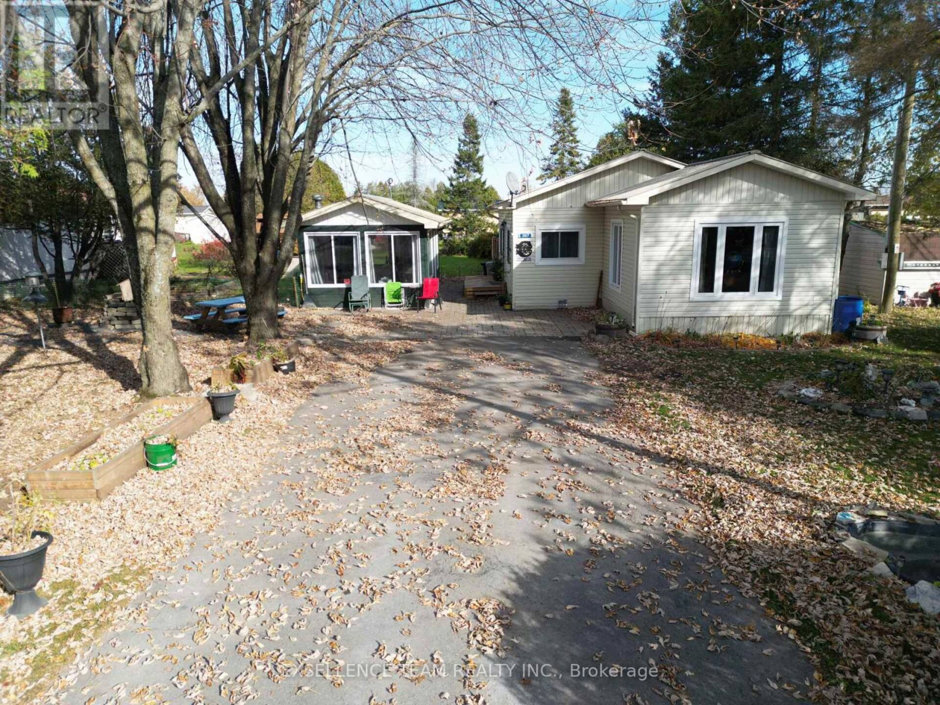 3817 BOBBY STREET North Glengarry